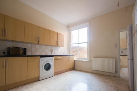 Shaftesbury Avenue, SO17 1SE